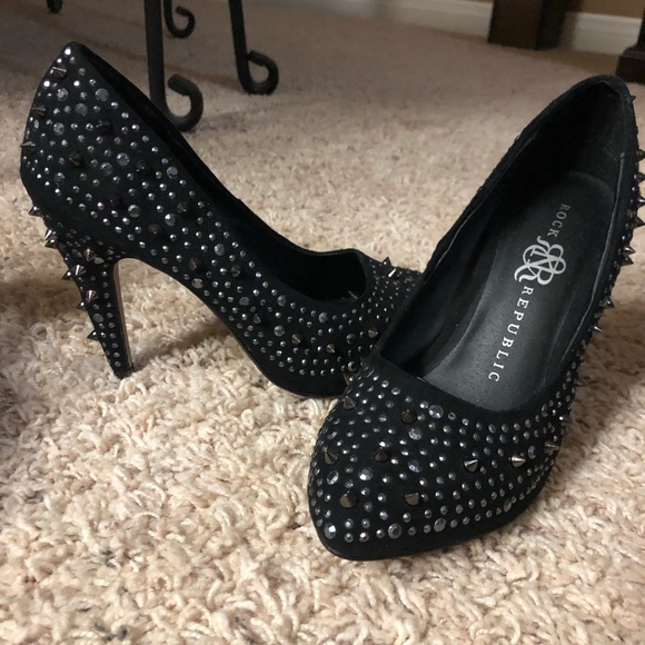 Gorgeous Rock & Republic Black Heels - Picture 1 of 2
